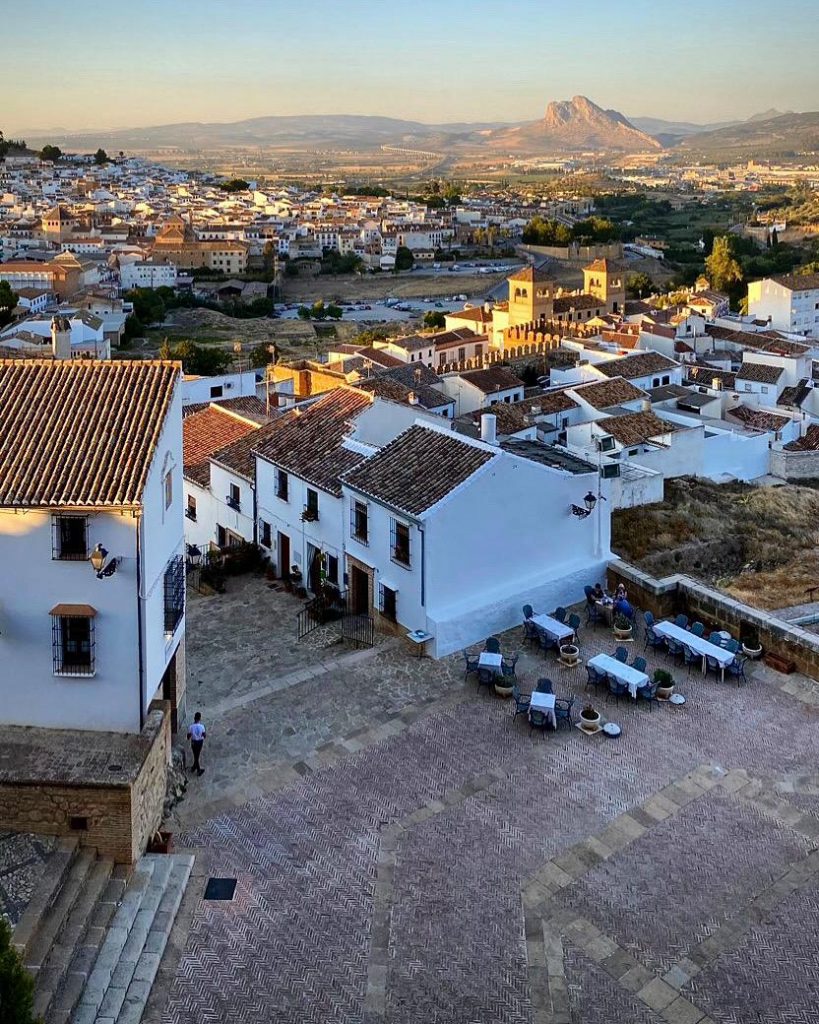 Vista aérea de la Plaza de los Escribanos, Real Colegiata de Santa María, Antequera centro, esa es nuestra terraza del Bienmesabe Restaurante